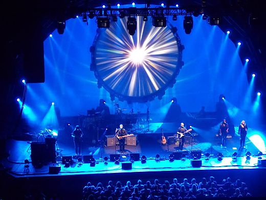 Exclusive Interview with Lead Singer + Guitarist Damian Darlington of Brit Floyd!