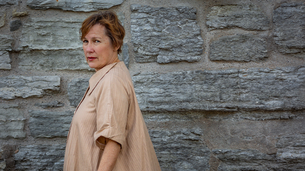 IRIS DEMENT